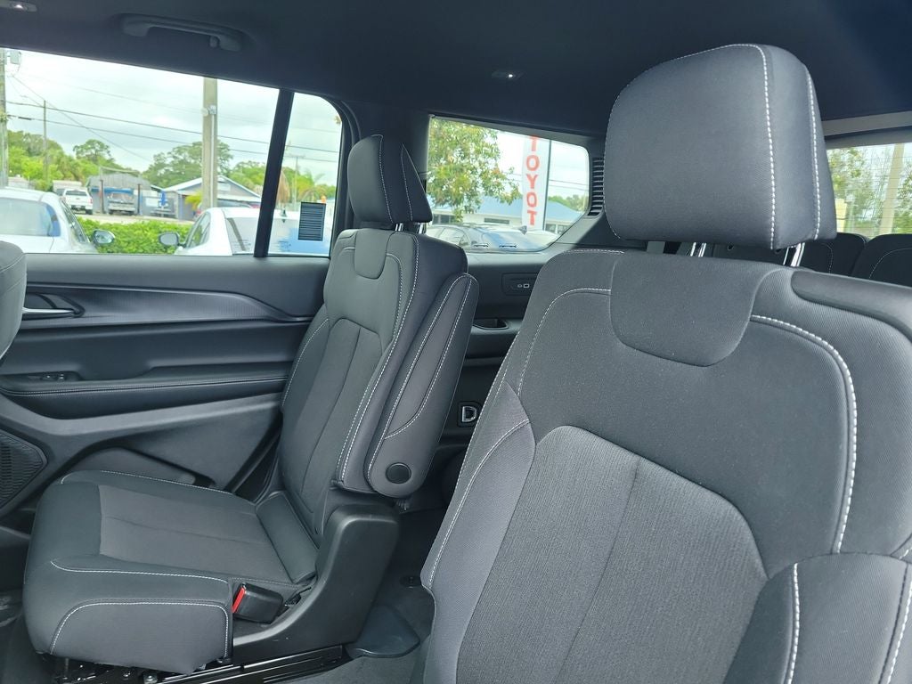 2024 Jeep Grand Cherokee L Laredo