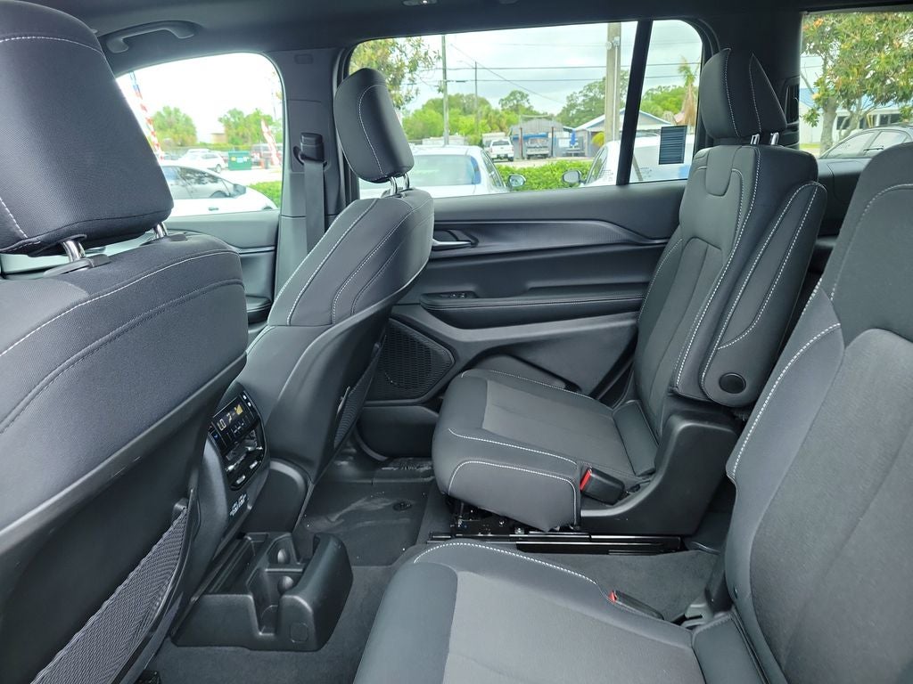 2024 Jeep Grand Cherokee L Laredo