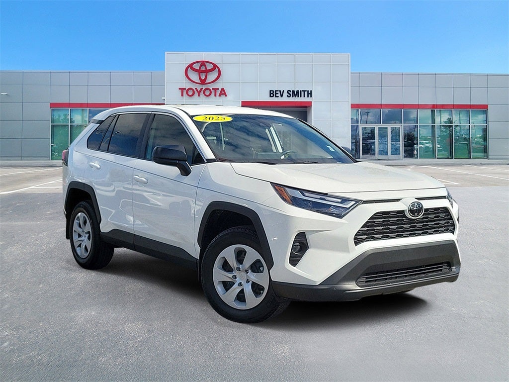 2025 Toyota RAV4 LE