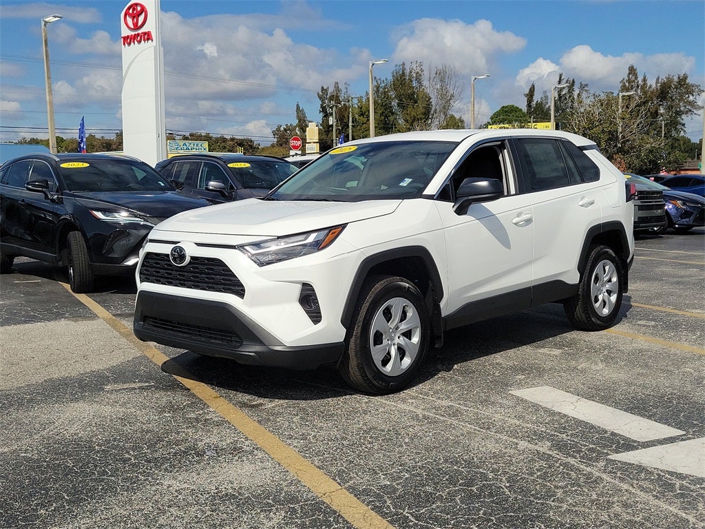 2025 Toyota RAV4 LE