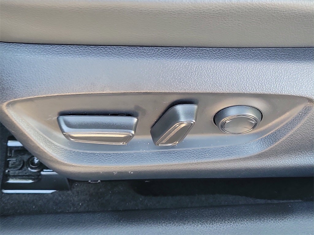 2023 Toyota Camry Hybrid SE