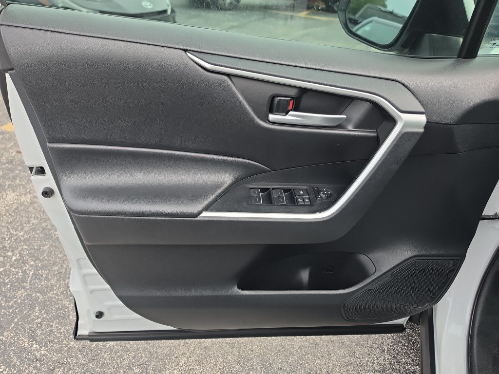 2023 Toyota RAV4 Hybrid SE