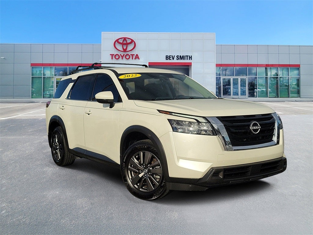 2022 Nissan Pathfinder SV