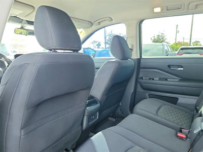 2022 Nissan Pathfinder SV