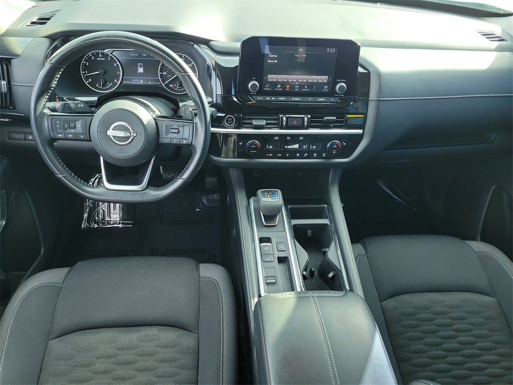 2022 Nissan Pathfinder SV