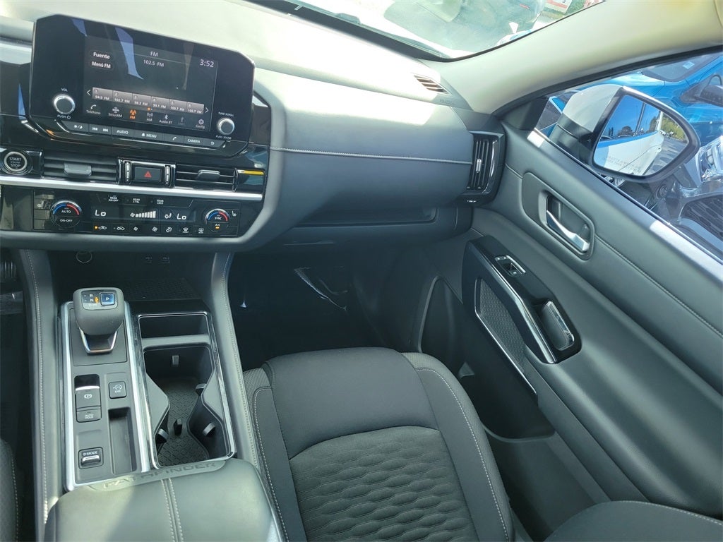 2022 Nissan Pathfinder SV