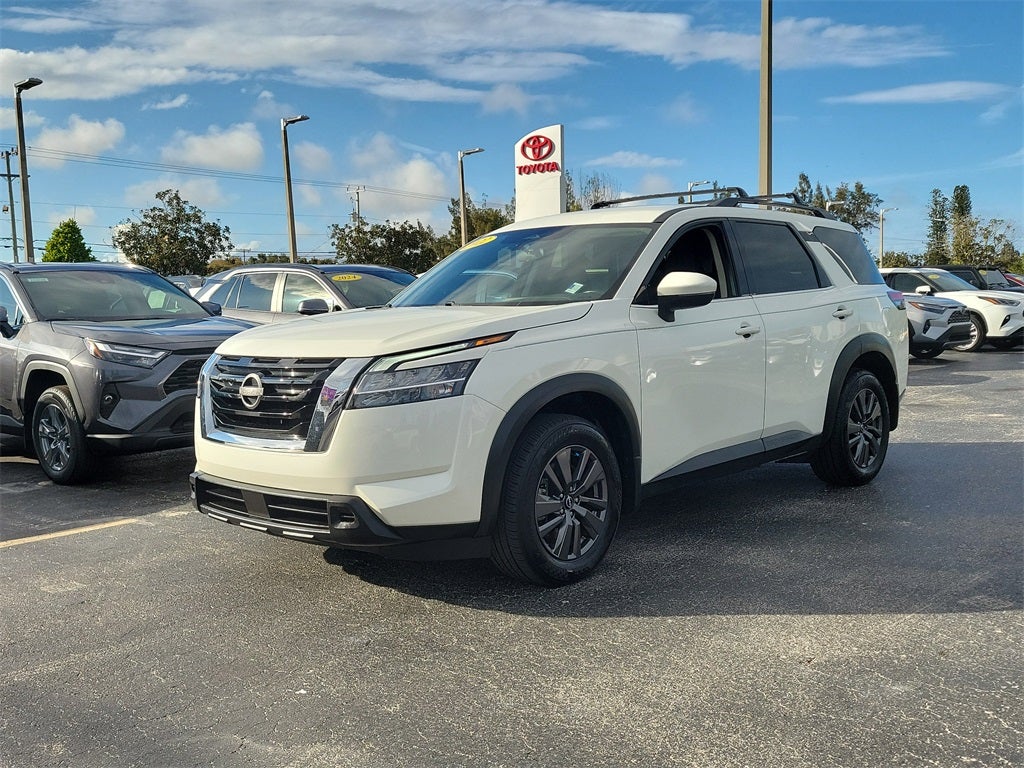 2022 Nissan Pathfinder SV