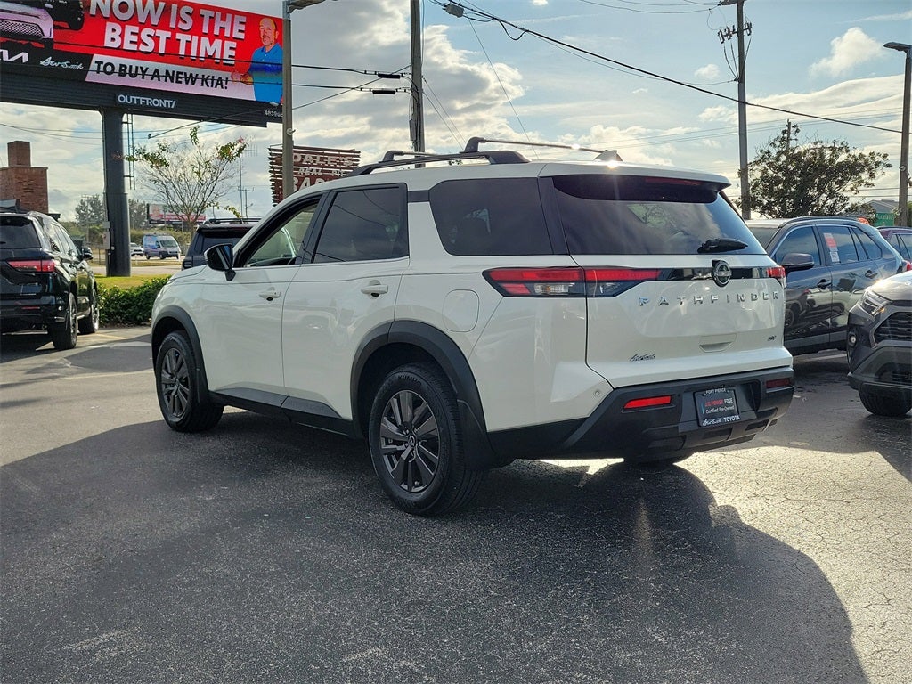 2022 Nissan Pathfinder SV