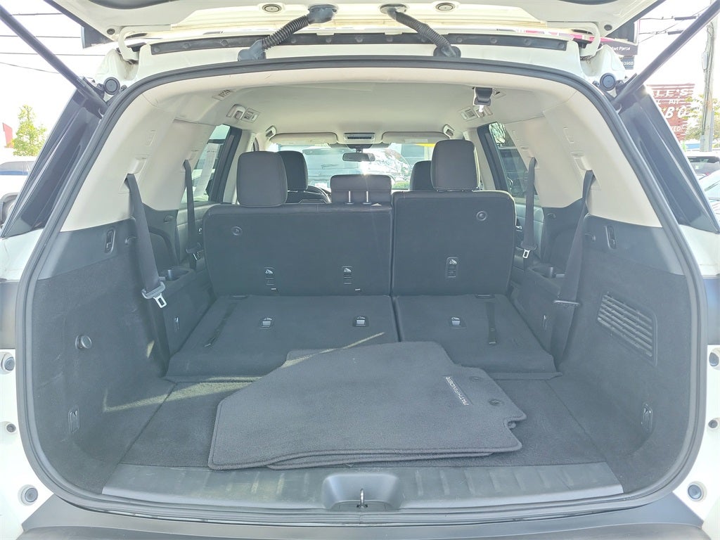 2022 Nissan Pathfinder SV