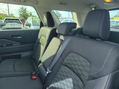 2022 Nissan Pathfinder SV