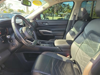 2022 Nissan Pathfinder Platinum