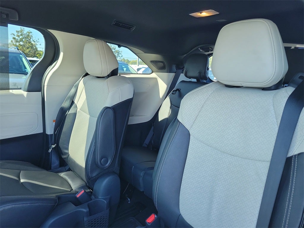 2025 Toyota Sienna Platinum 7 Passenger