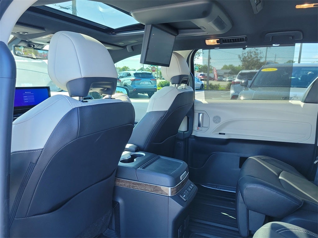 2025 Toyota Sienna Platinum 7 Passenger