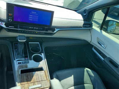 2025 Toyota Sienna Platinum 7 Passenger