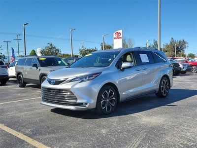 2025 Toyota Sienna Platinum 7 Passenger