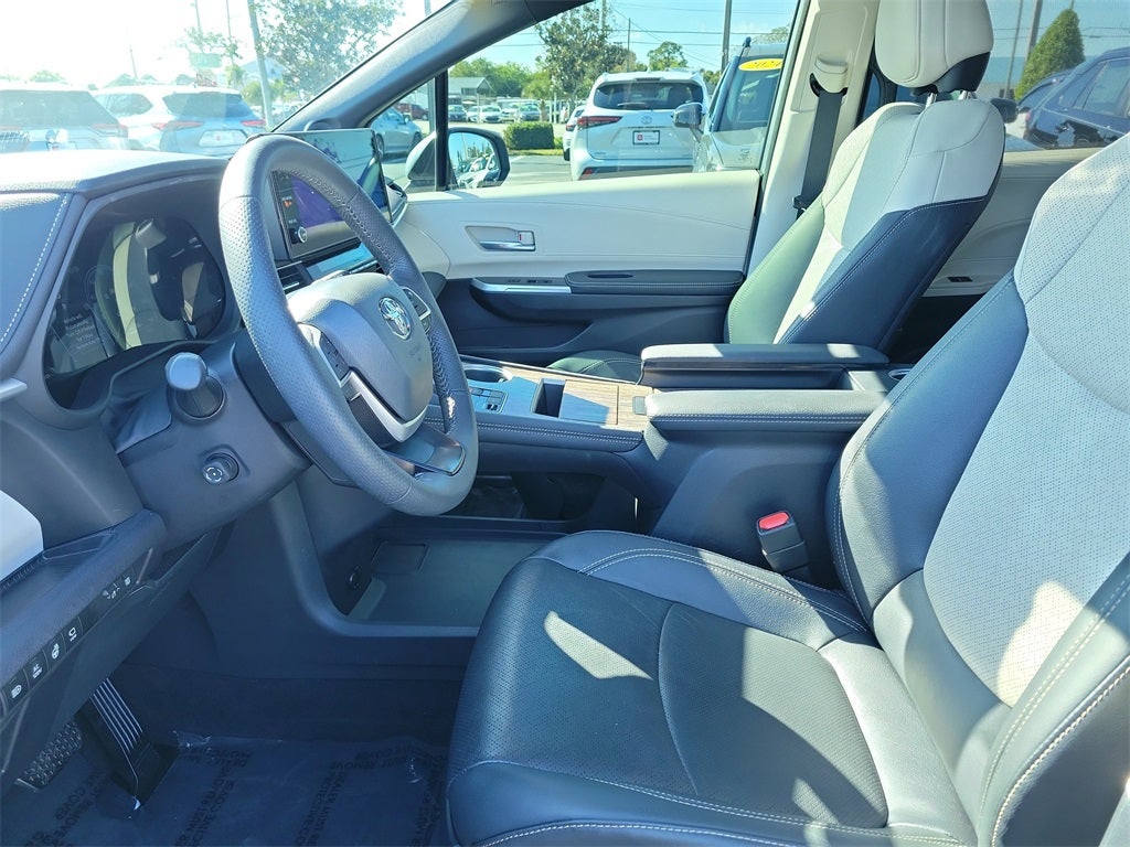 2025 Toyota Sienna Platinum 7 Passenger