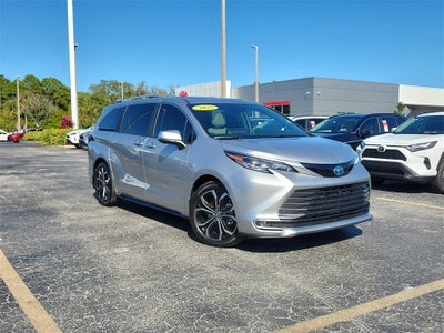 2025 Toyota Sienna Platinum 7 Passenger