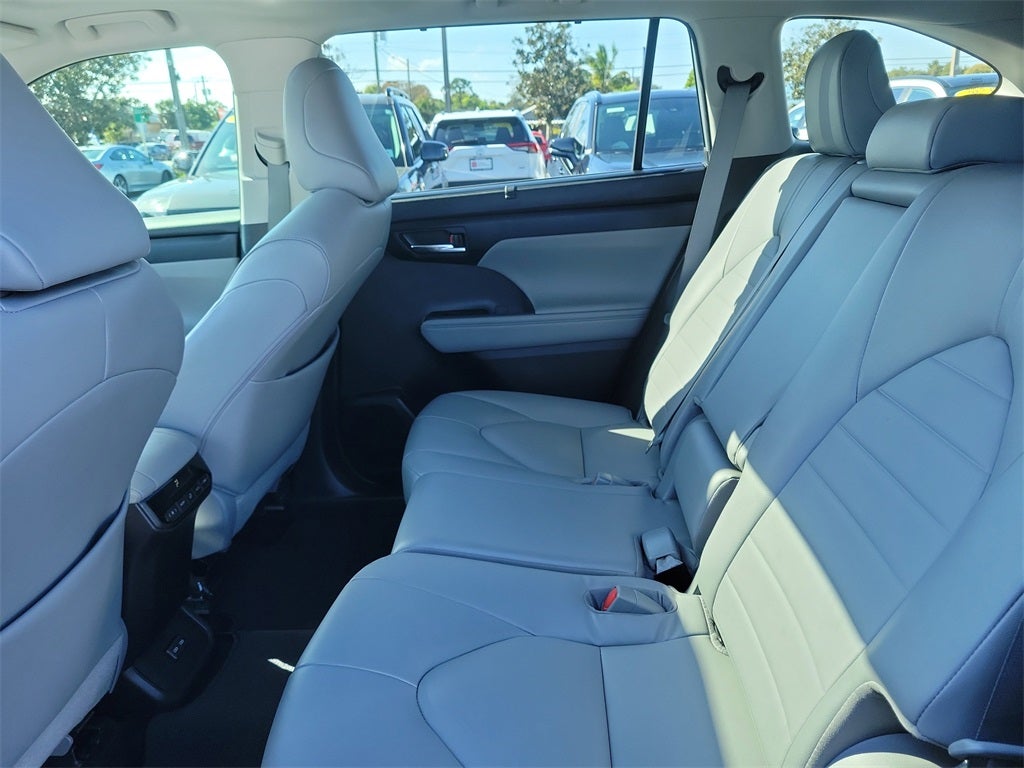 2022 Toyota Highlander Hybrid XLE