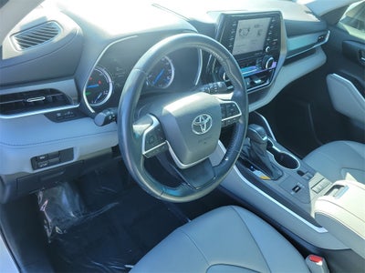 2022 Toyota Highlander Hybrid XLE