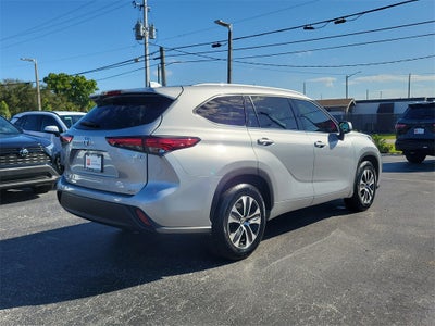 2022 Toyota Highlander Hybrid XLE
