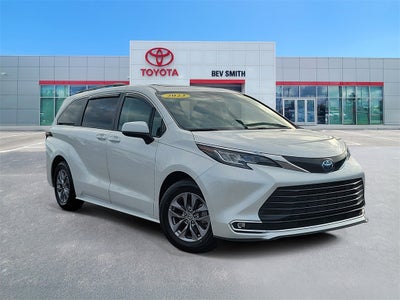 2023 Toyota Sienna XLE