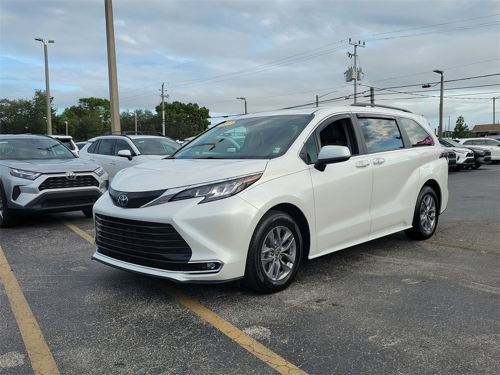 2023 Toyota Sienna XLE