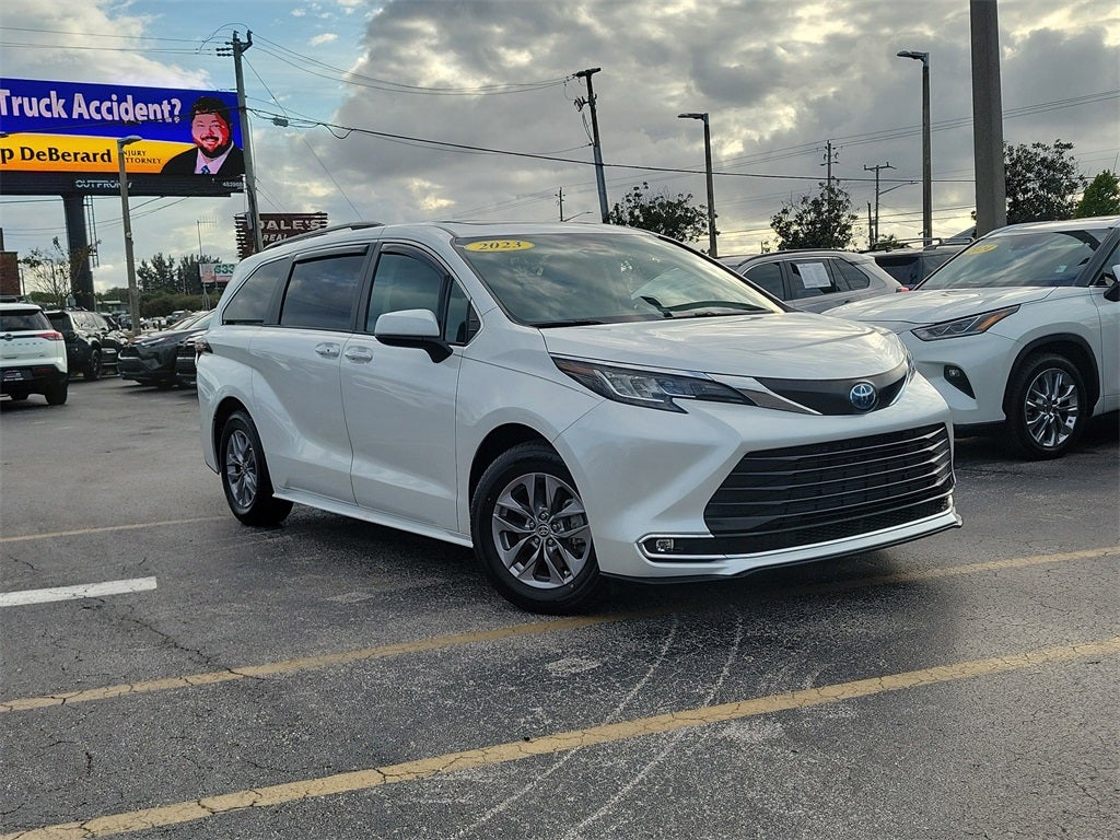 2023 Toyota Sienna XLE