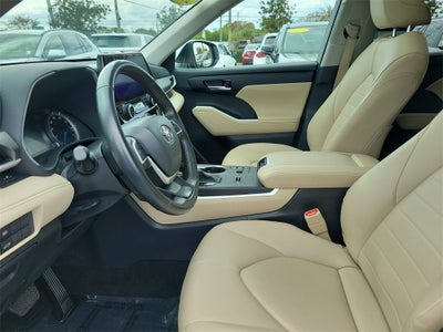 2024 Toyota Highlander Hybrid XLE