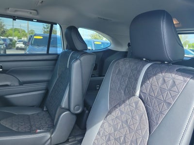 2025 Toyota Highlander Hybrid XLE