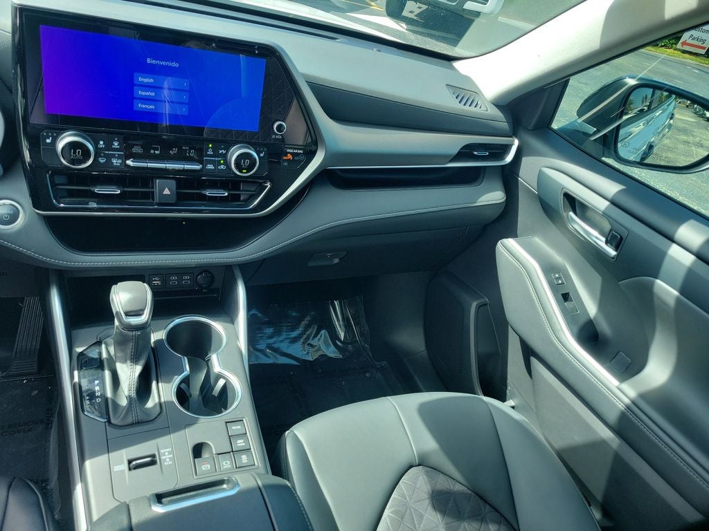 2025 Toyota Highlander Hybrid XLE