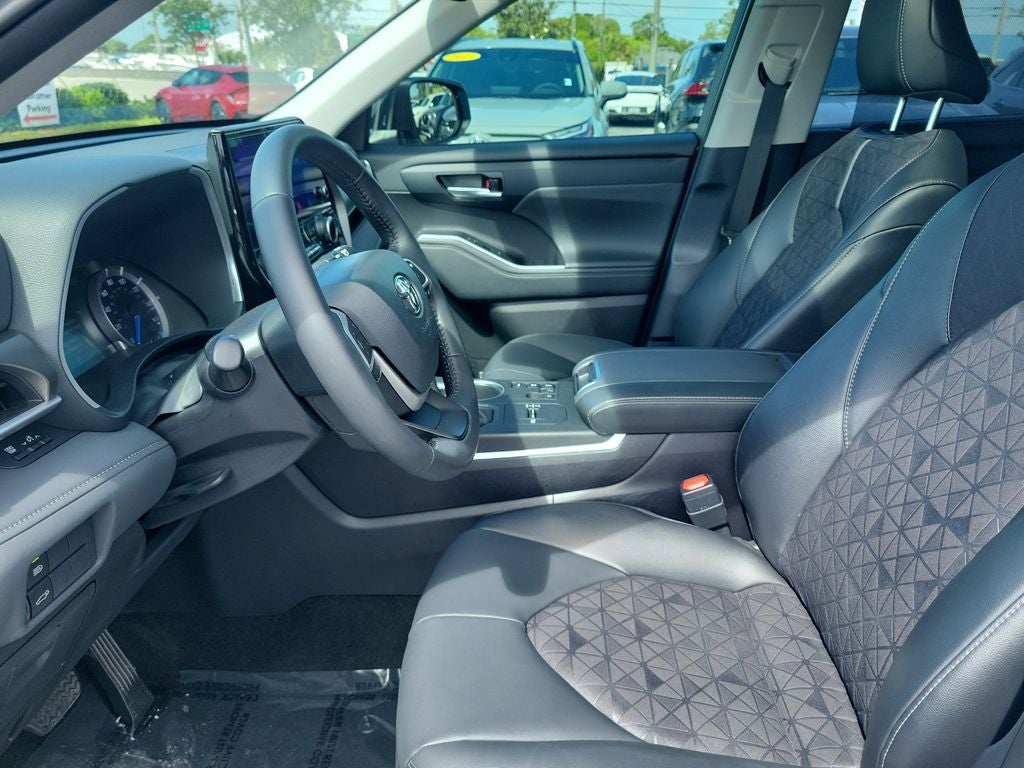 2025 Toyota Highlander Hybrid XLE