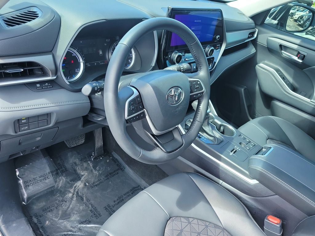2025 Toyota Highlander Hybrid XLE