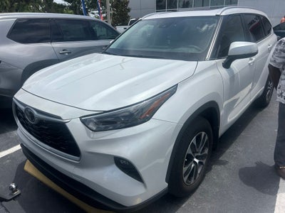 2025 Toyota Highlander XLE