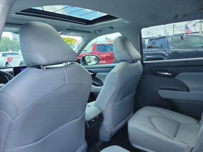 2025 Toyota Highlander XLE