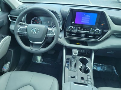 2025 Toyota Highlander XLE