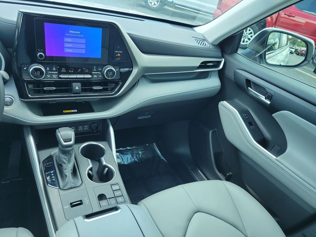 2025 Toyota Highlander XLE