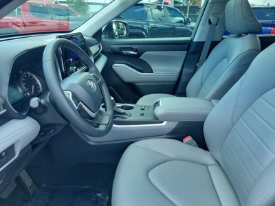 2025 Toyota Highlander XLE