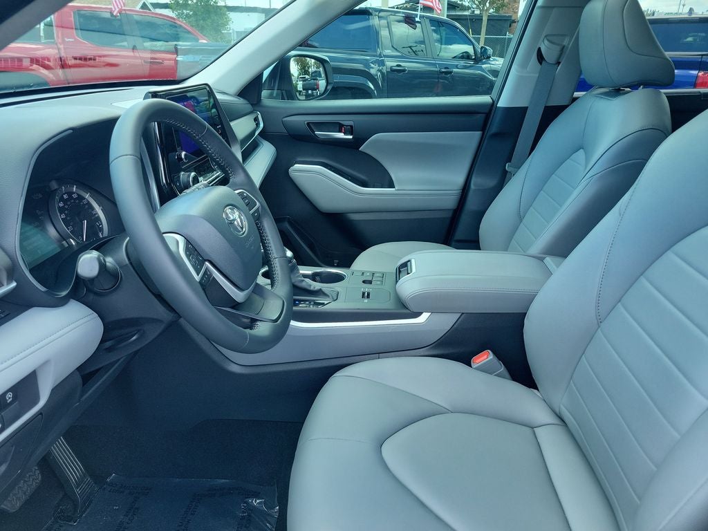 2025 Toyota Highlander XLE