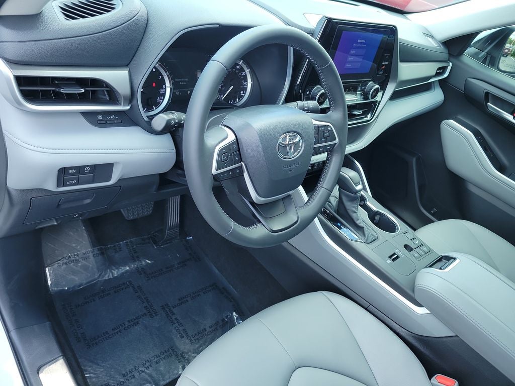 2025 Toyota Highlander XLE
