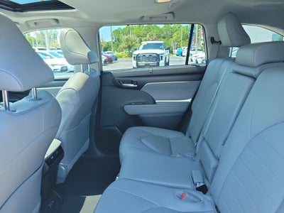 2025 Toyota Highlander XLE