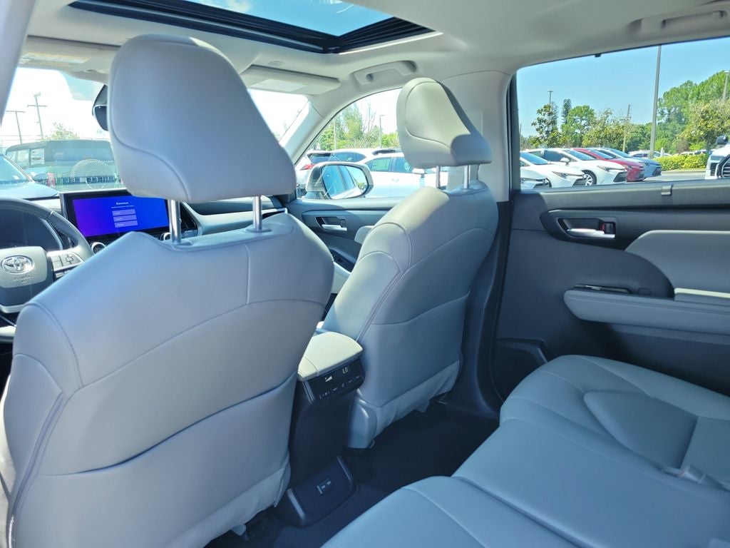 2025 Toyota Highlander XLE