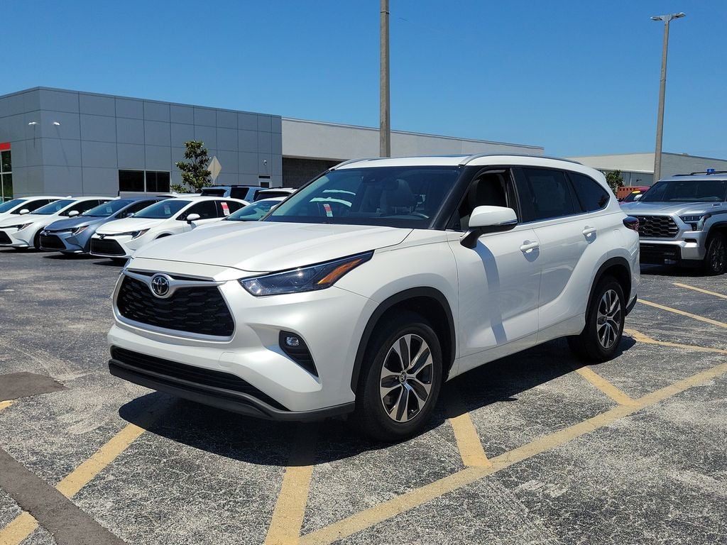 2025 Toyota Highlander XLE