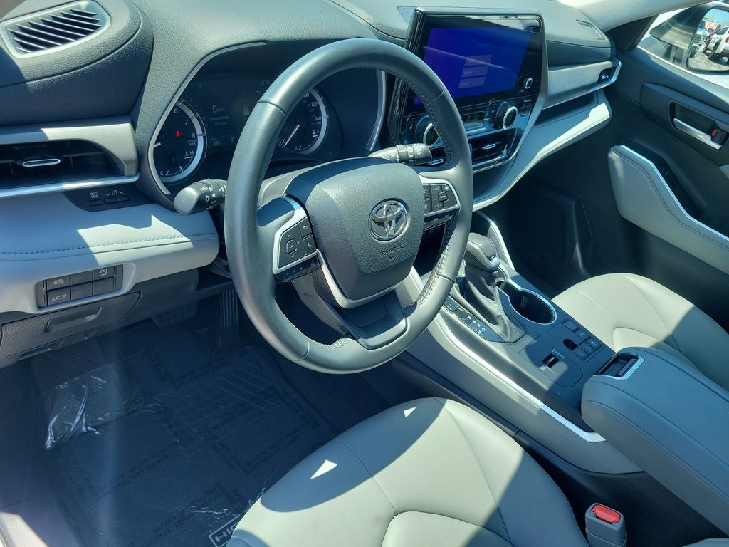 2025 Toyota Highlander XLE