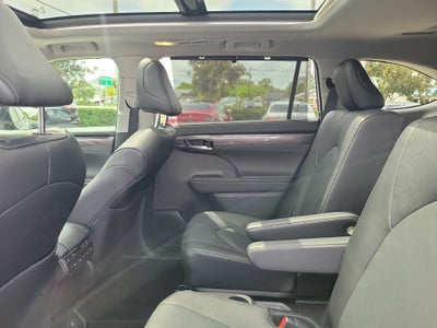 2024 Toyota Highlander Platinum