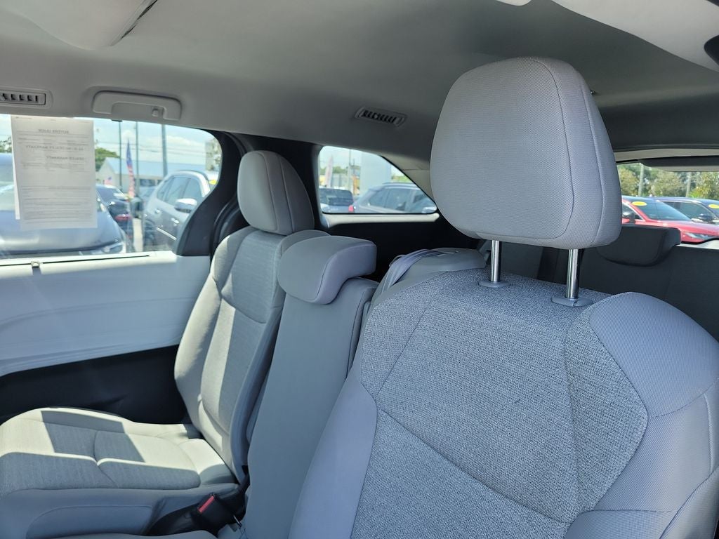2025 Toyota Sienna LE 8 Passenger