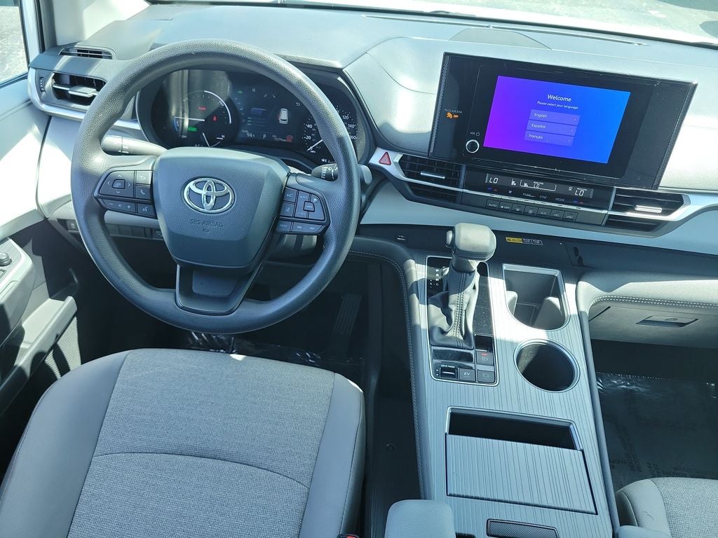 2025 Toyota Sienna LE 8 Passenger