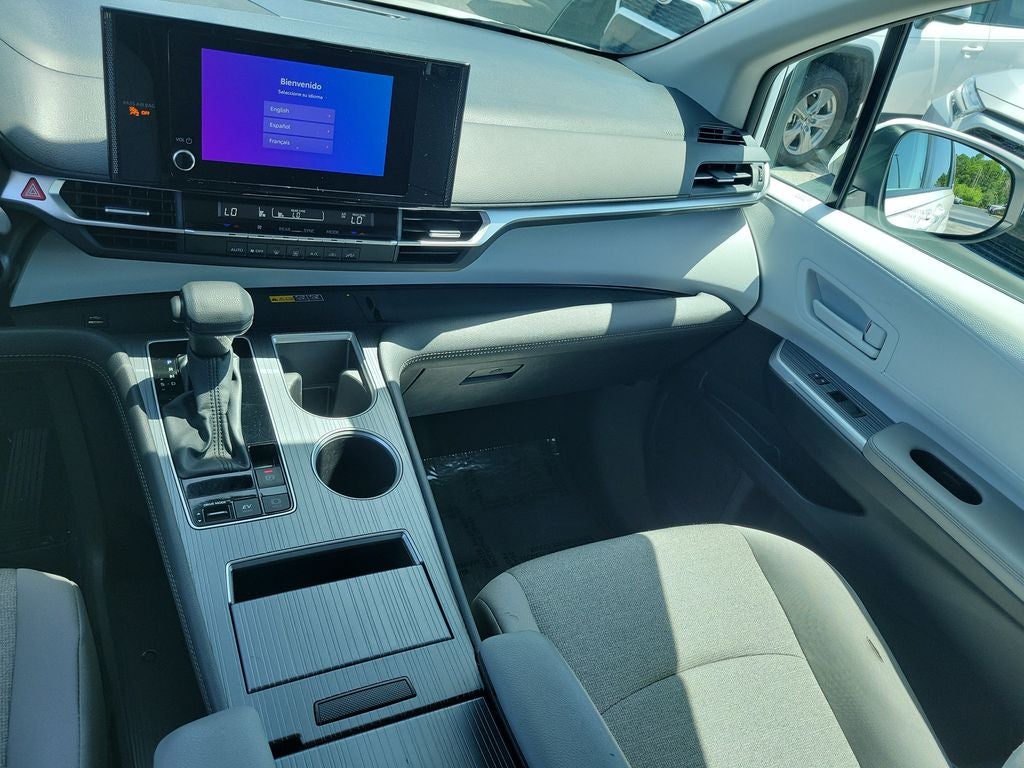 2025 Toyota Sienna LE 8 Passenger