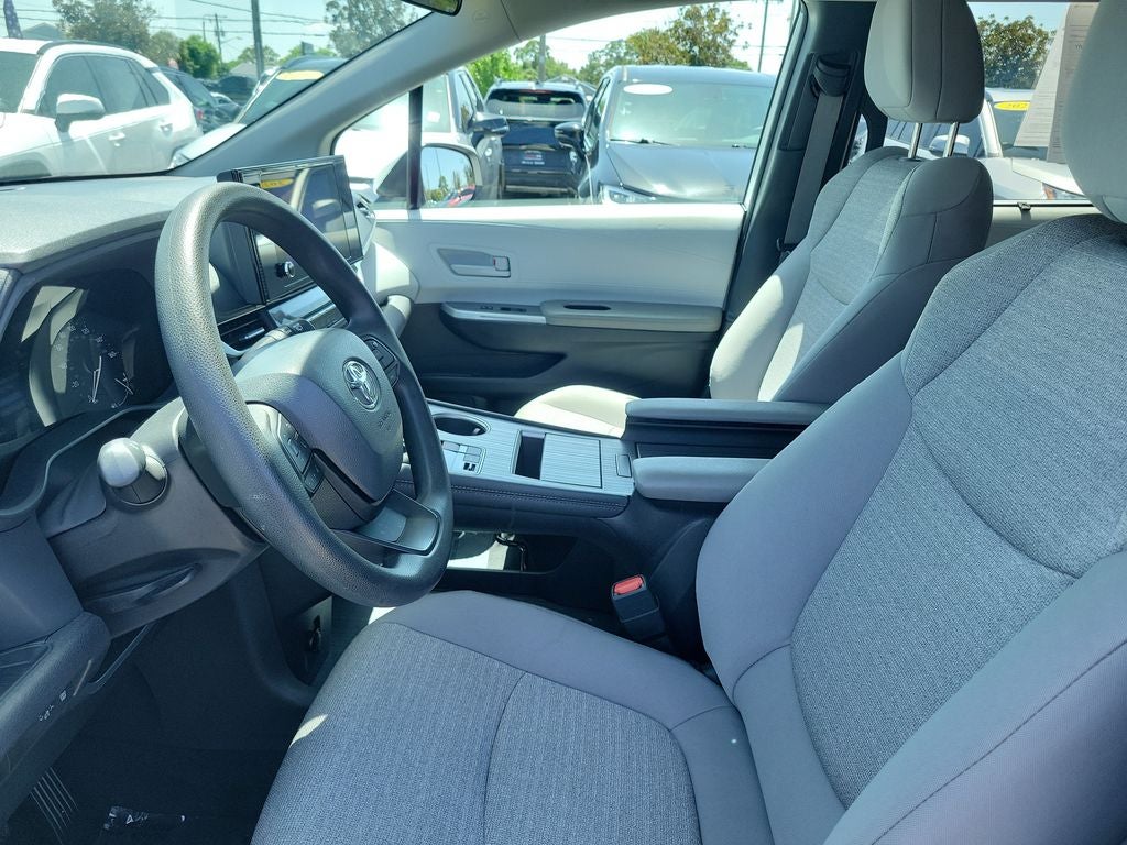 2025 Toyota Sienna LE 8 Passenger