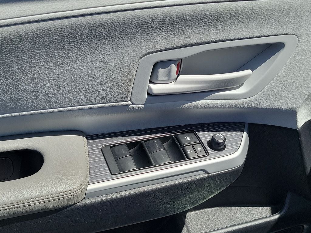 2025 Toyota Sienna LE 8 Passenger