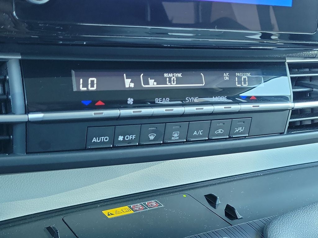 2025 Toyota Sienna LE 8 Passenger